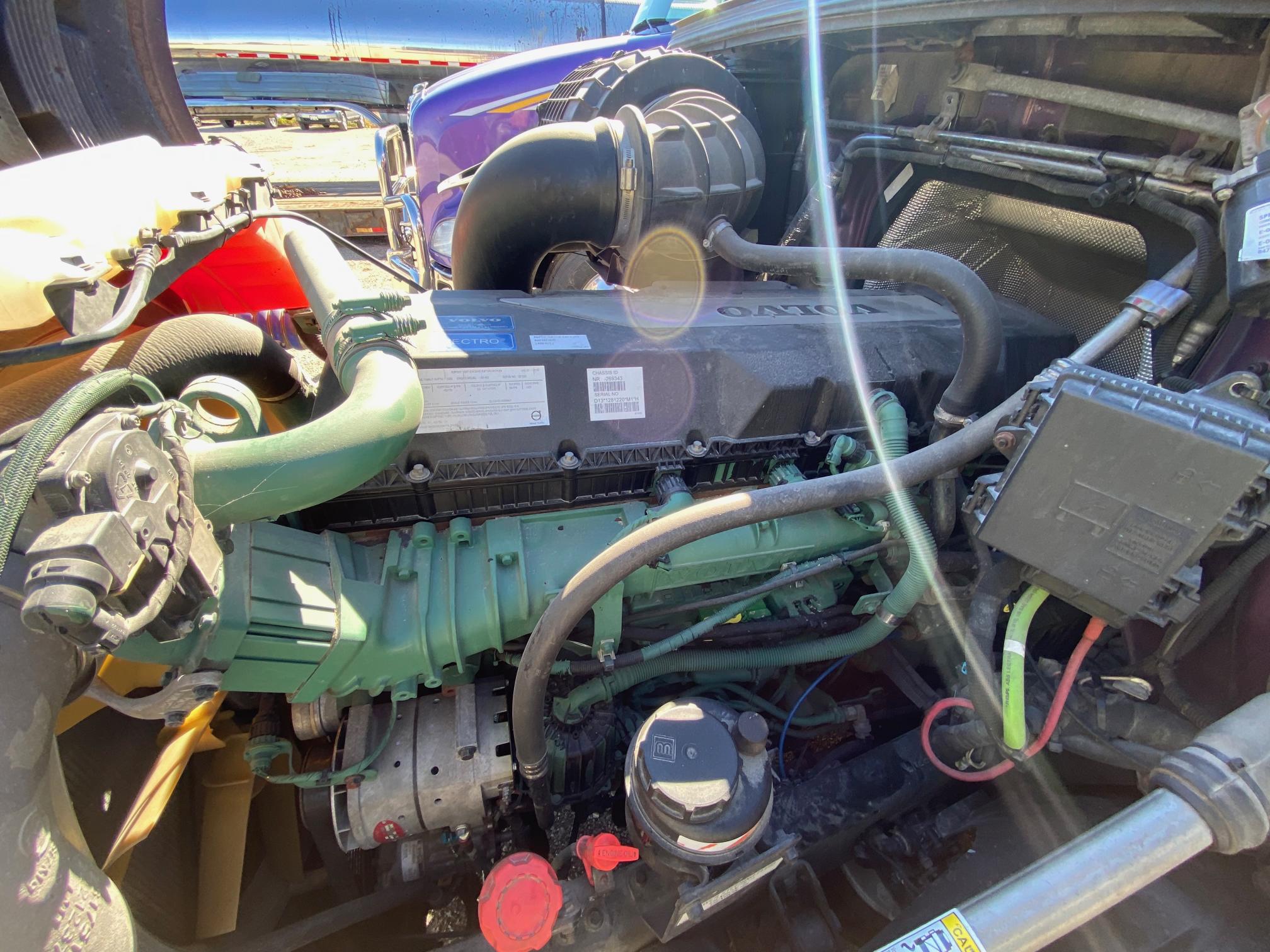 2021 VOLVO VNL - Image 23